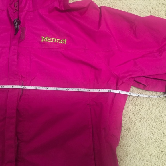 Marmot fuchsia color rain jacket - Picture 7 of 8